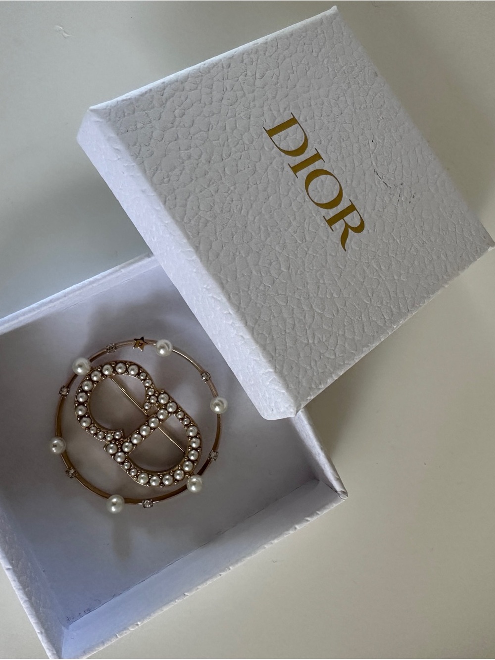 Dior Gold-Tone Pearl & Crystal Double-Loop Brooch - Picture 2 of 14